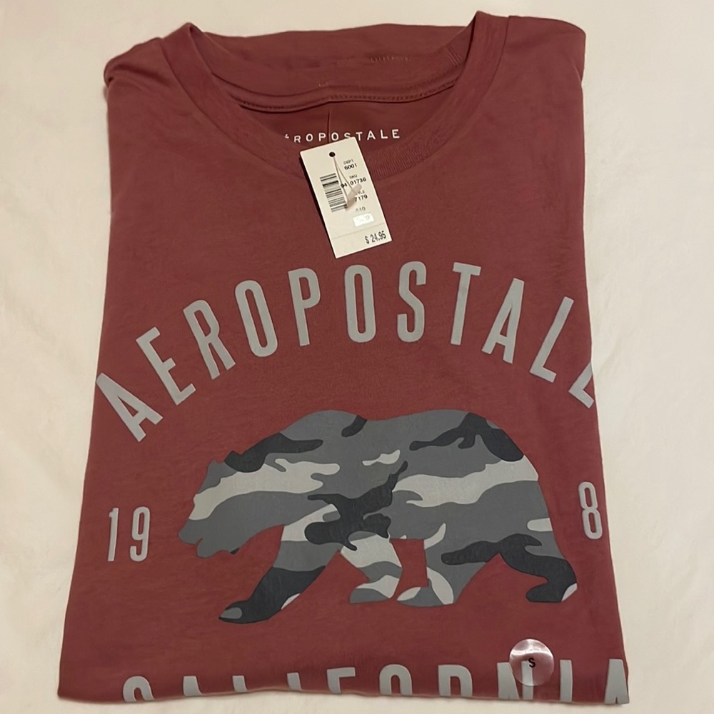 Aeropostale graphic t-shirt • Size S (small)